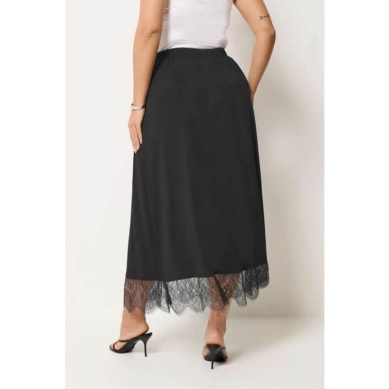 046 | Long Skirt - Lace at the Bottom | Size 4XL